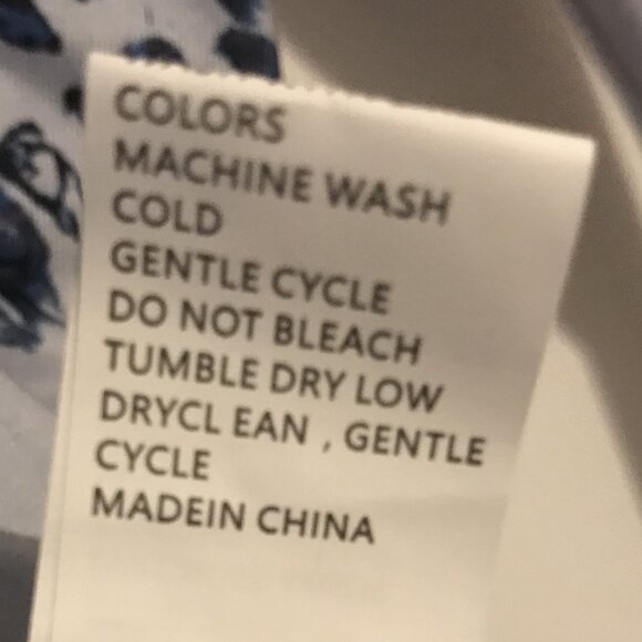 Long sleeved 2X Tee shirt with patterns, folds, and buttons in blues. - Picture 10 of 11